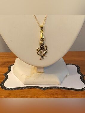 Gold Charming Octopus necklace